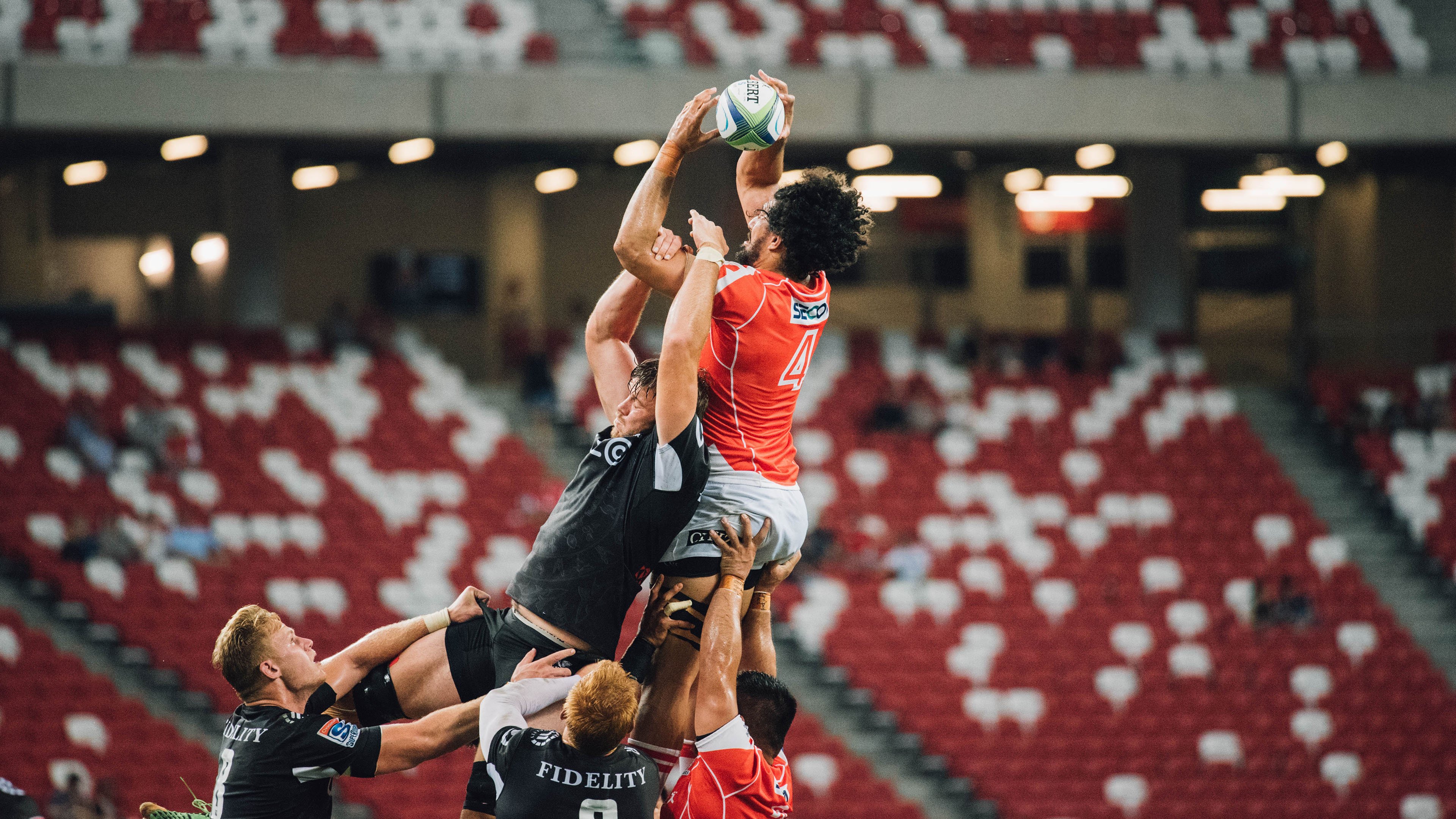 佛罗伦萨制霸喀麦隆，当罗德里在雨夜中加冕为王