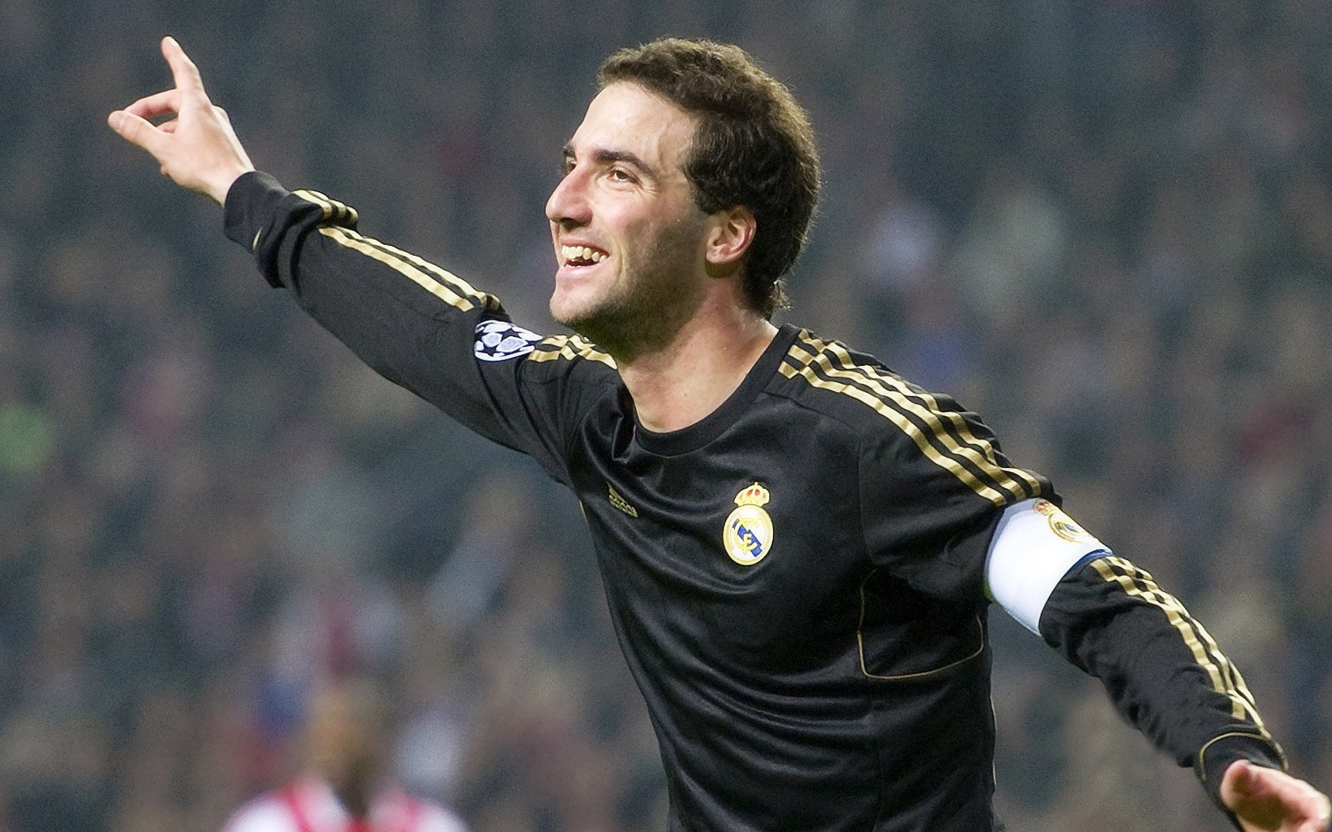 山西队淘汰赛过关火箭,霍勒迪在欧冠半决赛接管比赛,体育精神的全球交响